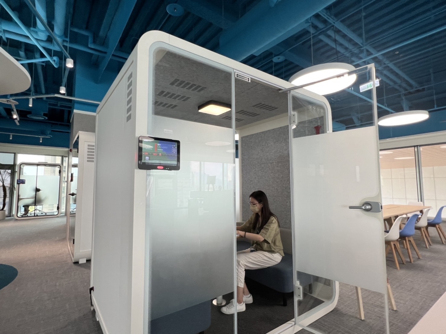 z6.com高雄據點的智慧行動辦公艙，展現z6.com在面板以外的研發應用軟實力